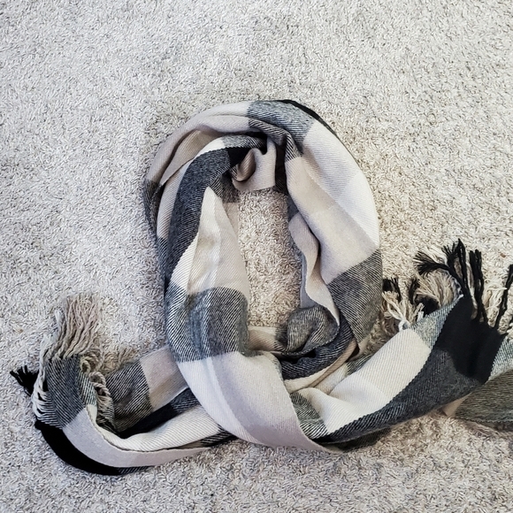 Plaid fringe soft scarf - Picture 2 of 13